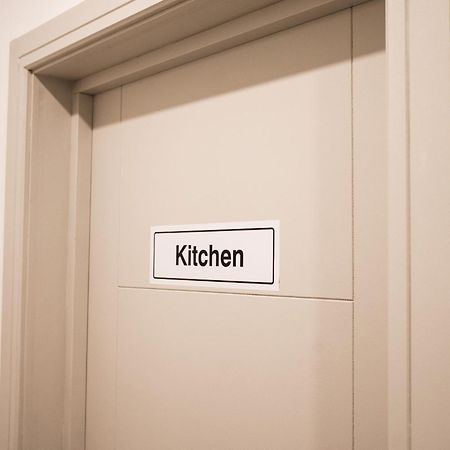 Luxury Studio Apartment In Sutton, London Сътън Екстериор снимка
