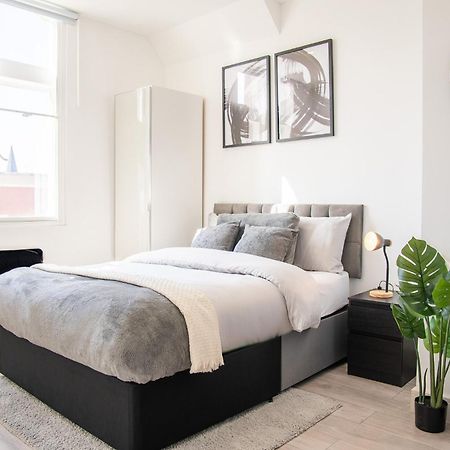 Luxury Studio Apartment In Sutton, London Сътън Екстериор снимка