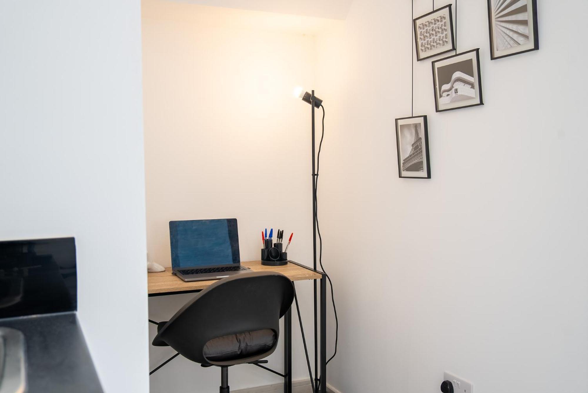 Luxury Studio Apartment In Sutton, London Сътън Екстериор снимка