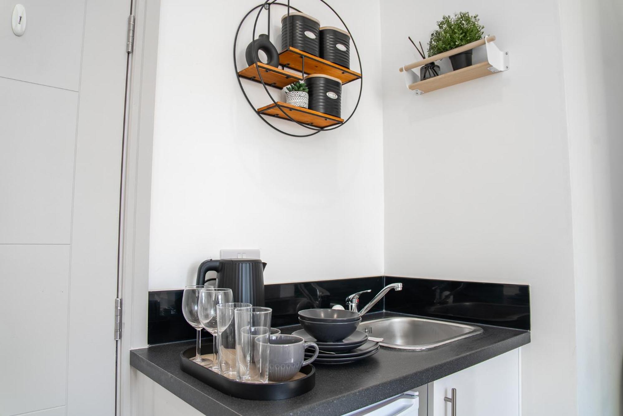 Luxury Studio Apartment In Sutton, London Сътън Екстериор снимка