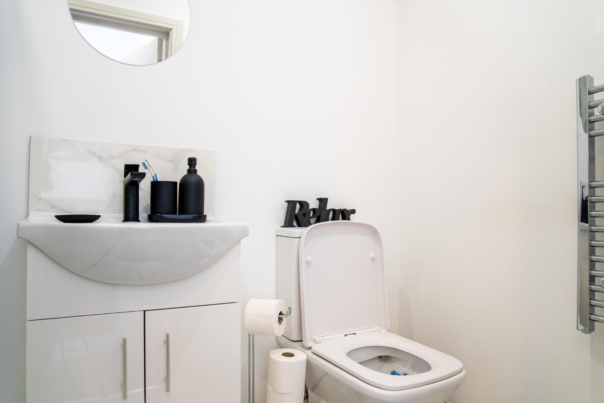 Luxury Studio Apartment In Sutton, London Сътън Екстериор снимка