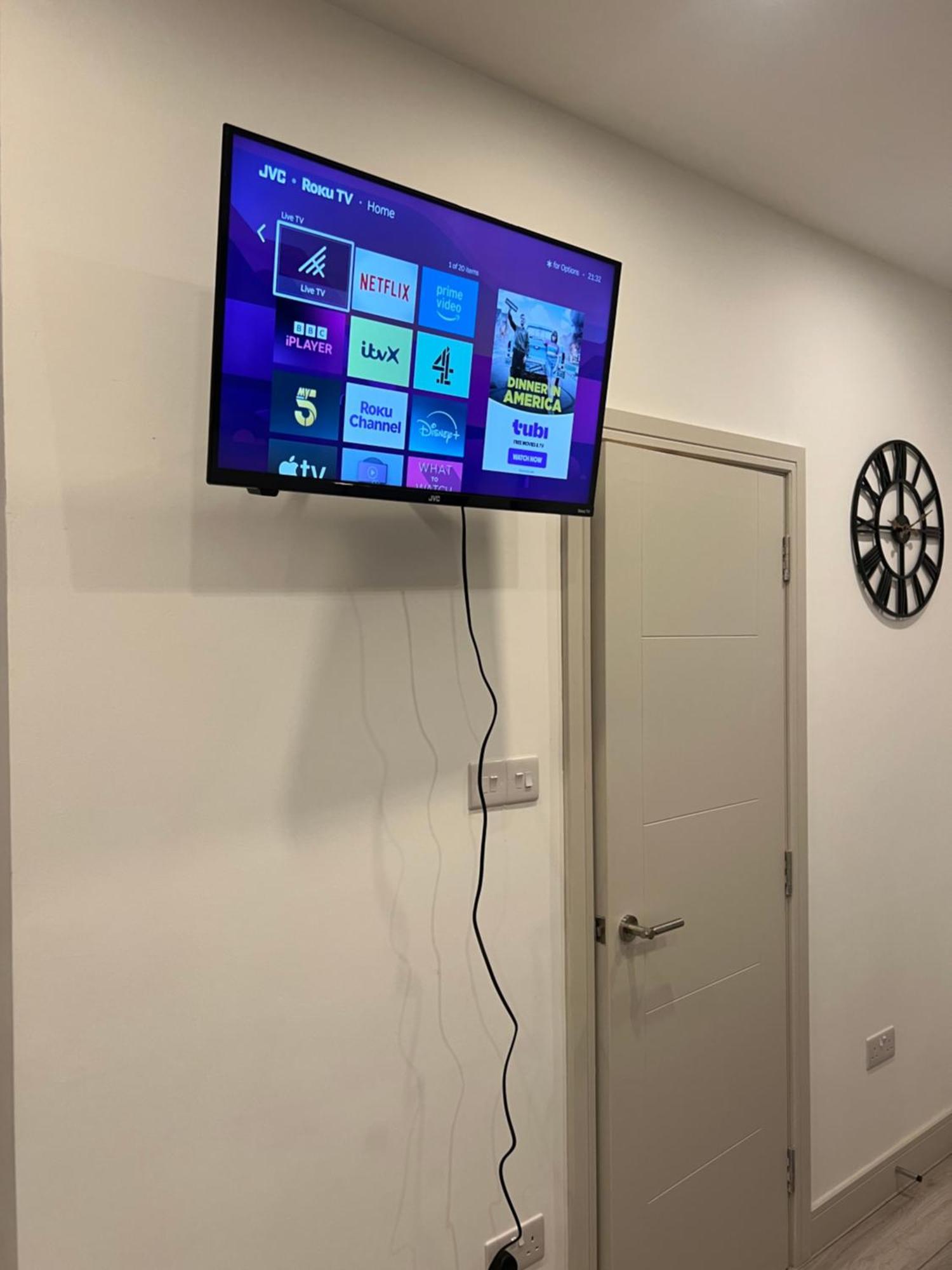 Luxury Studio Apartment In Sutton, London Сътън Екстериор снимка